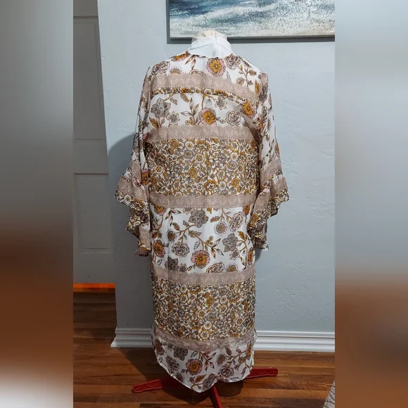 Live 4 Truth Peachy Floral design 1X - Picture 4 of 9